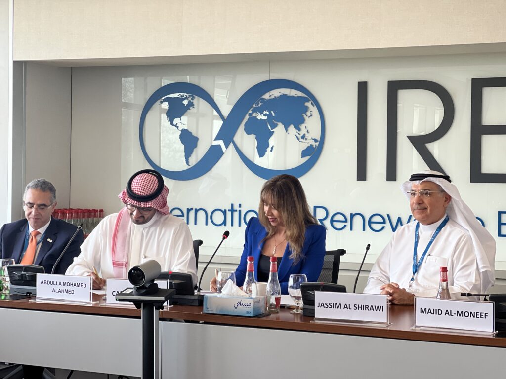 Arab Energy Club and Derasat Sign MoU to Strengthen Energy Research and Cooperation